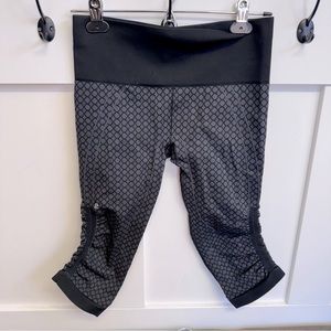 Lululemon‎ in the flow capris leggings size 6